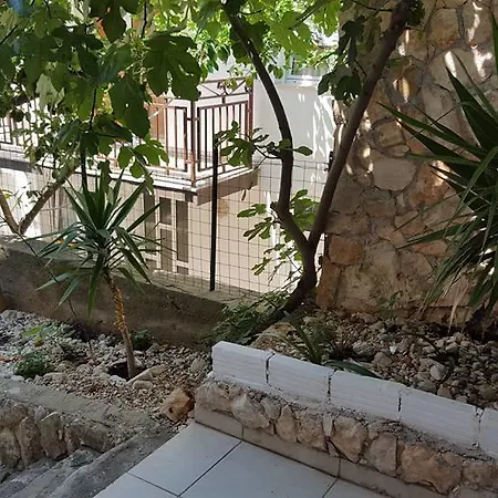 Alissa Konukevi Hvar Town