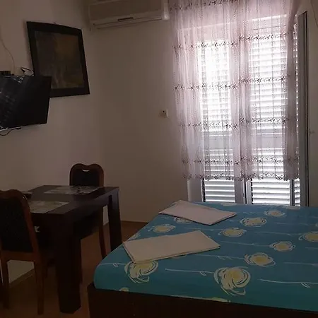 Pensión Alissa 2*