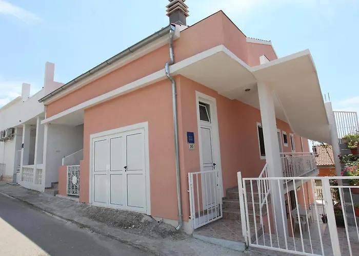 Konukevi Alissa Hvar Town